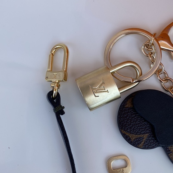 Authentic Louis Vuitton Strap and Lock and key 316. Charm is gifted. - Picture 4 of 8